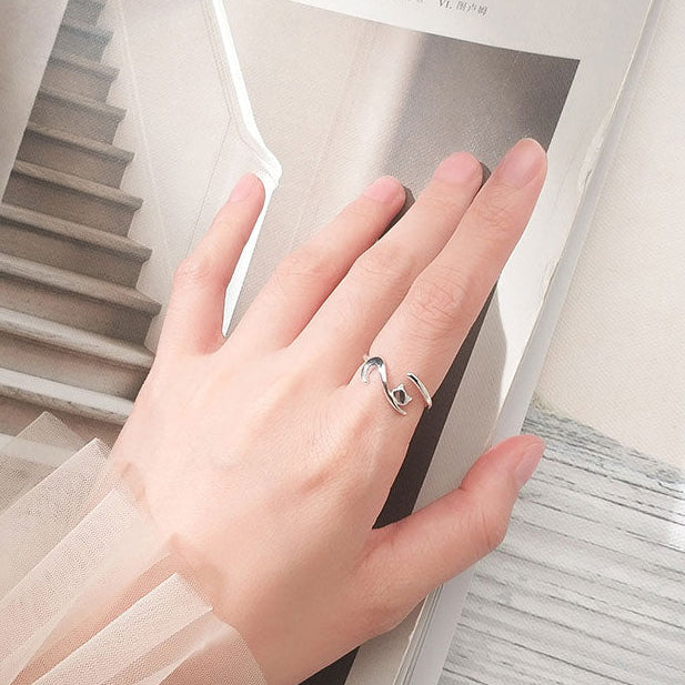 S925 silver cat-shaped ring with a gentle, curved design