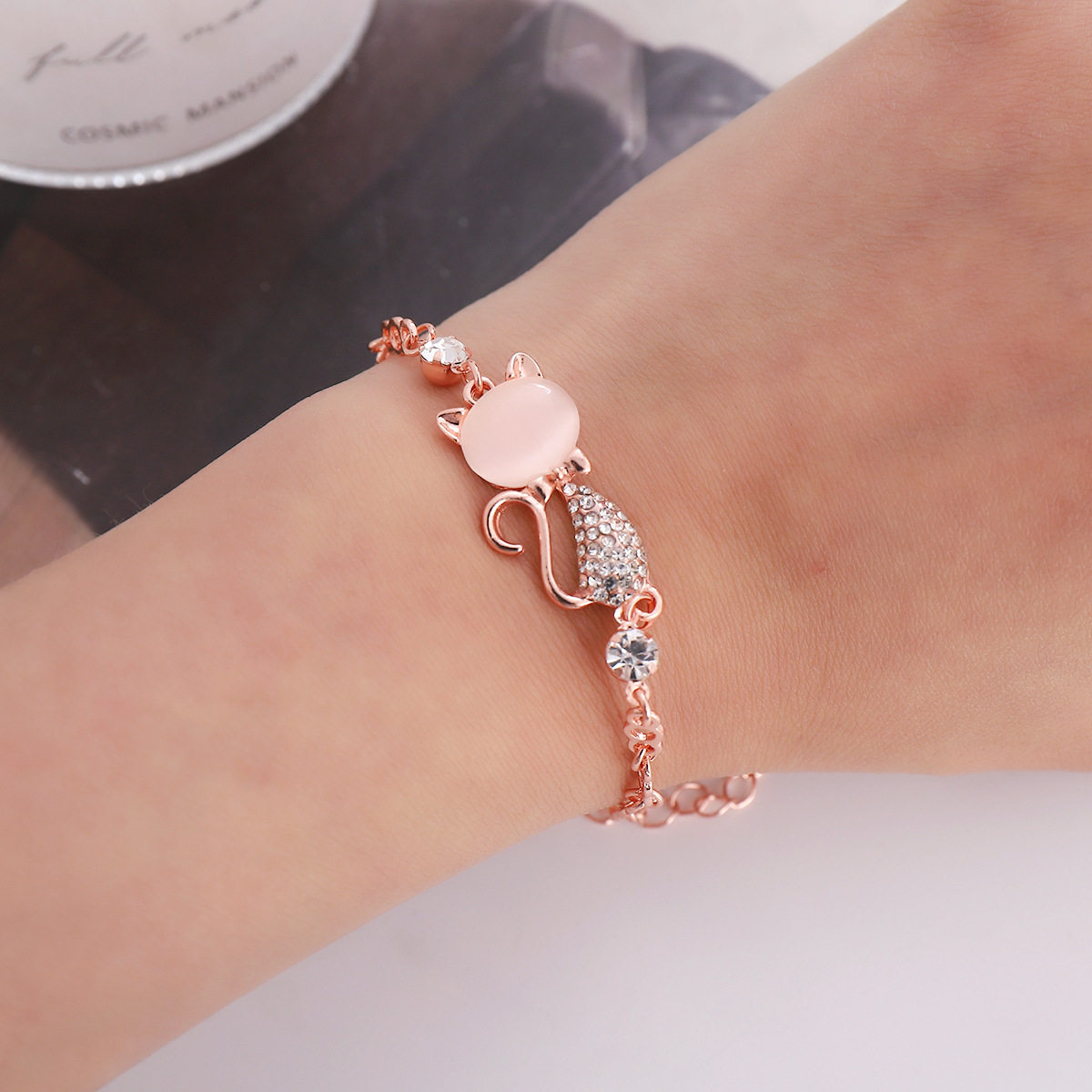 Women's stone-studded cat-shaped bracelet