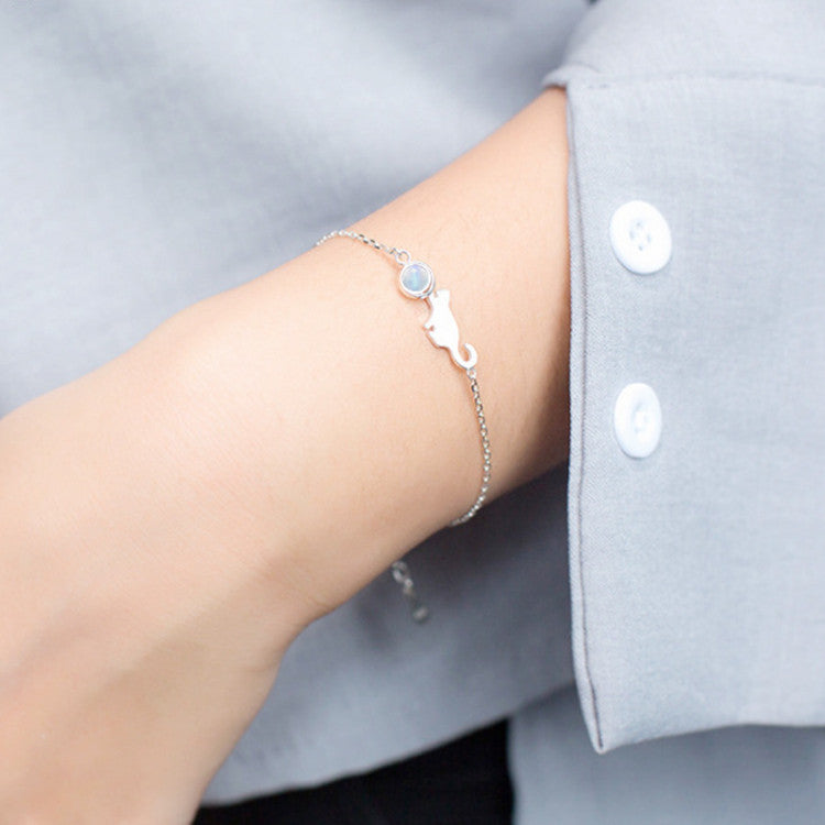 Fashionable women's cat-shaped bracelet