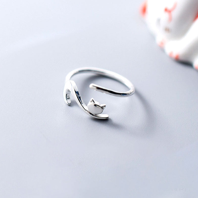 S925 silver cat-shaped ring with a gentle, curved design
