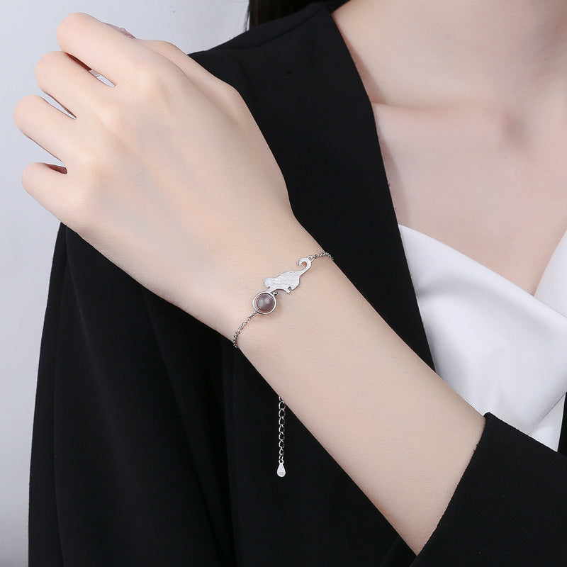 Fashionable women's cat-shaped bracelet