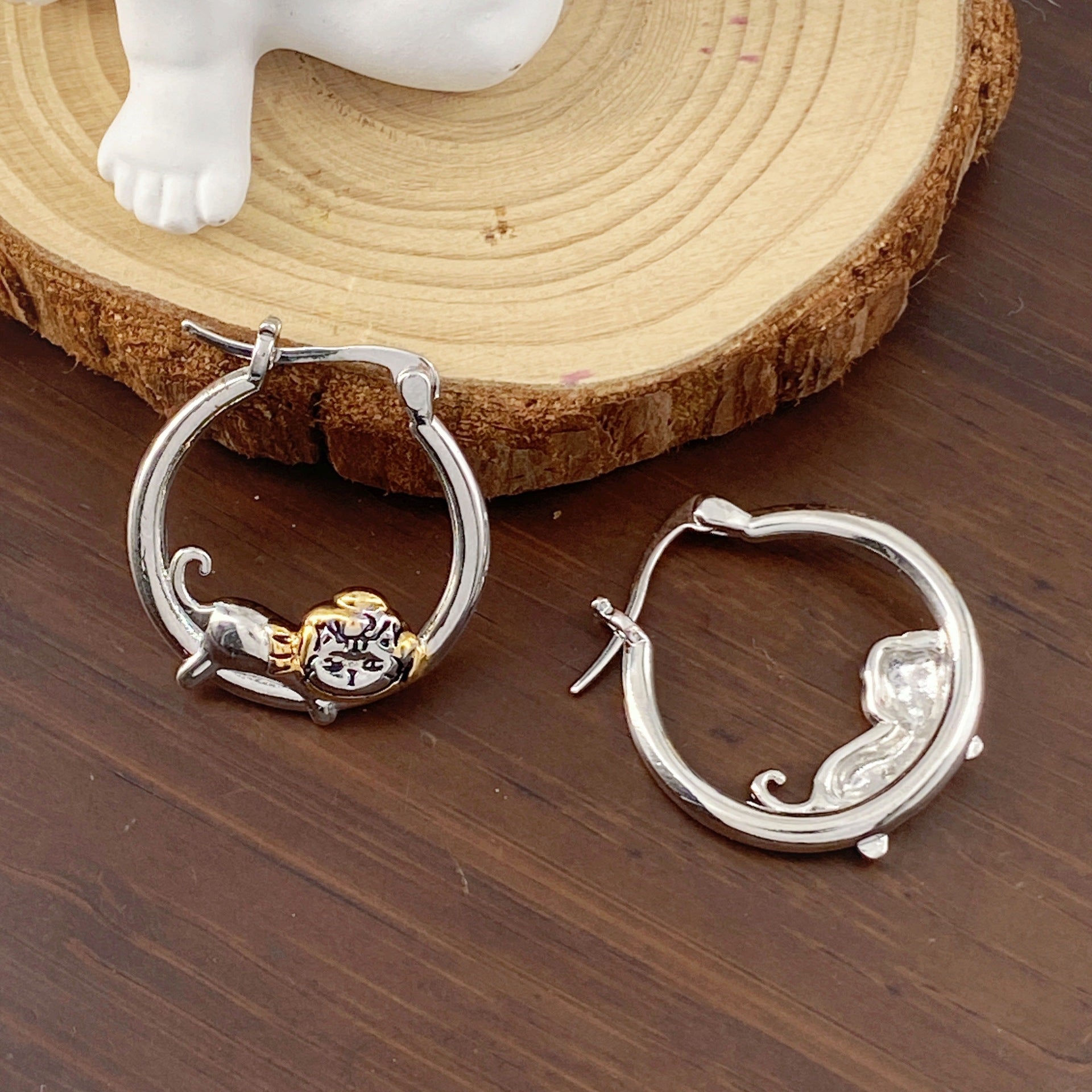 Stylish round cat-themed earrings