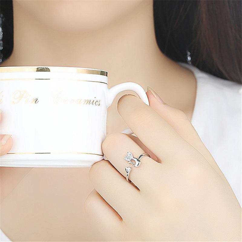Elegant stone-studded cat-shaped ring