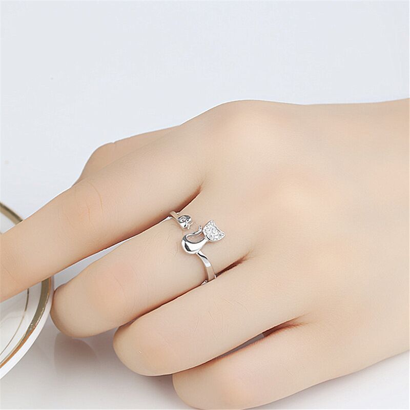 Elegant stone-studded cat-shaped ring