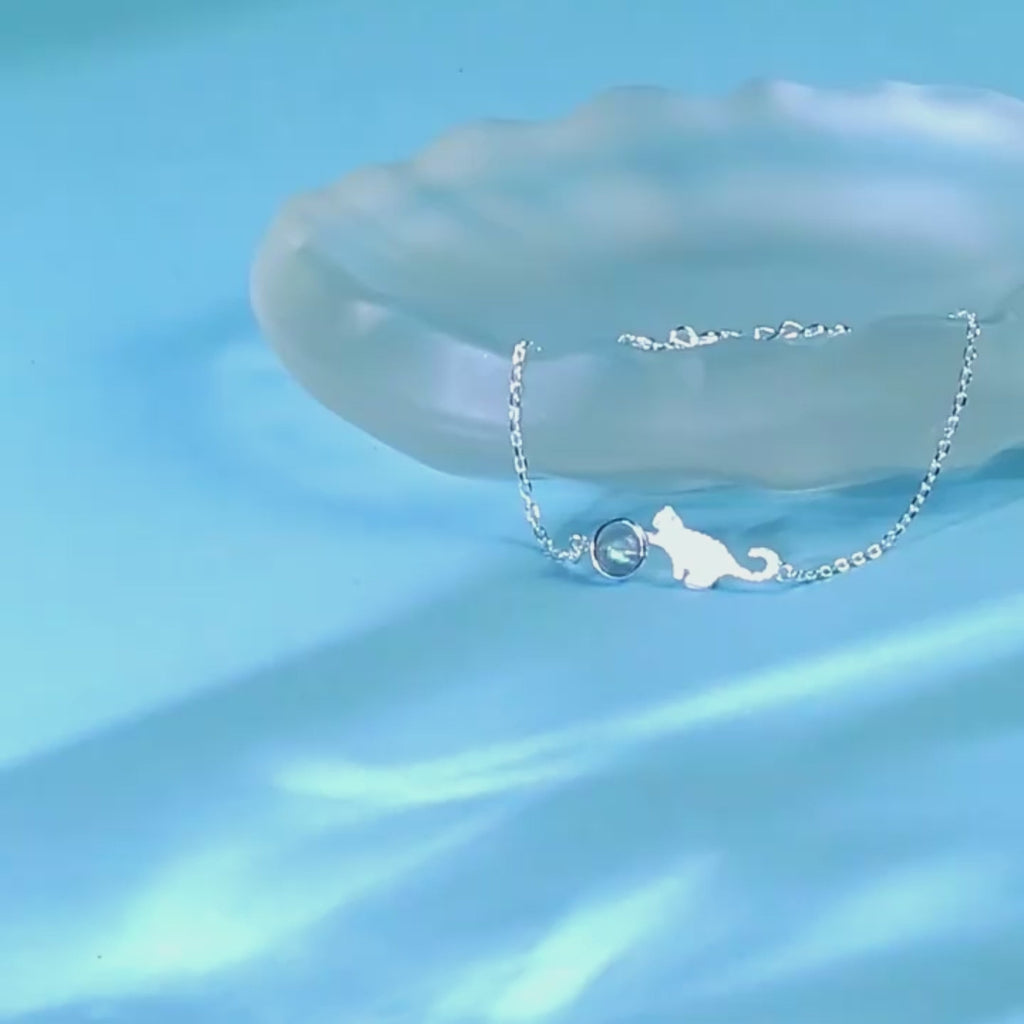 Fashionable women's cat-shaped bracelet