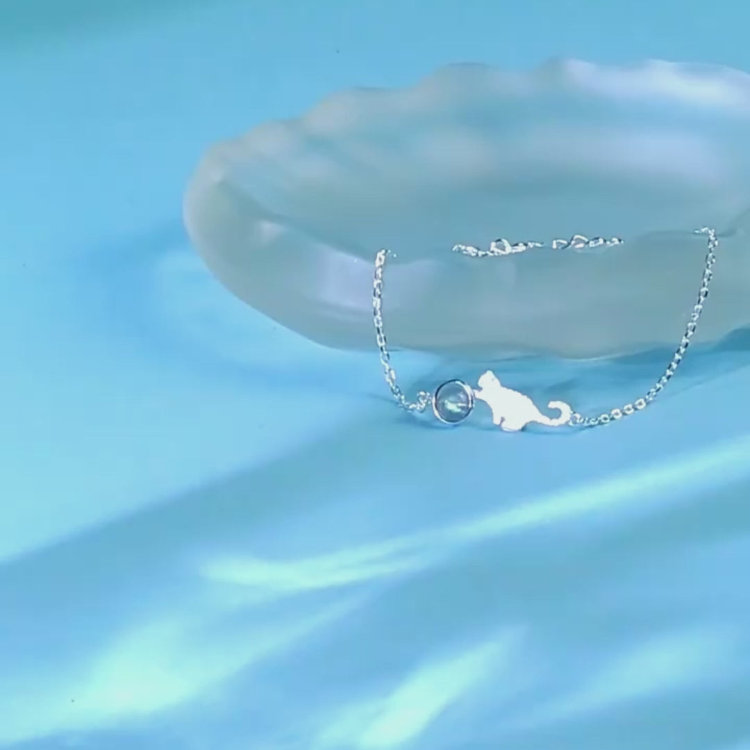 Fashionable women's cat-shaped bracelet